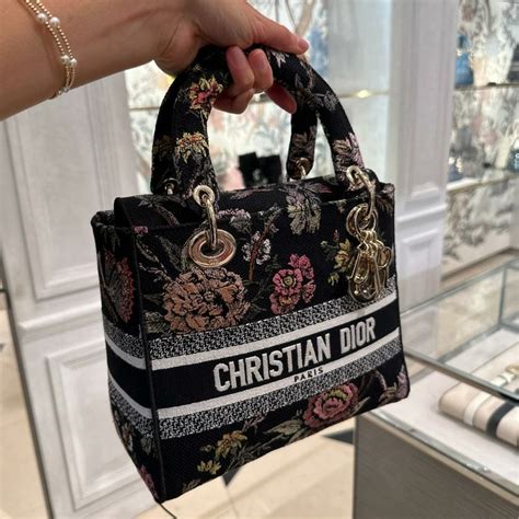 dior 1 low price|cheapest Dior bag price.